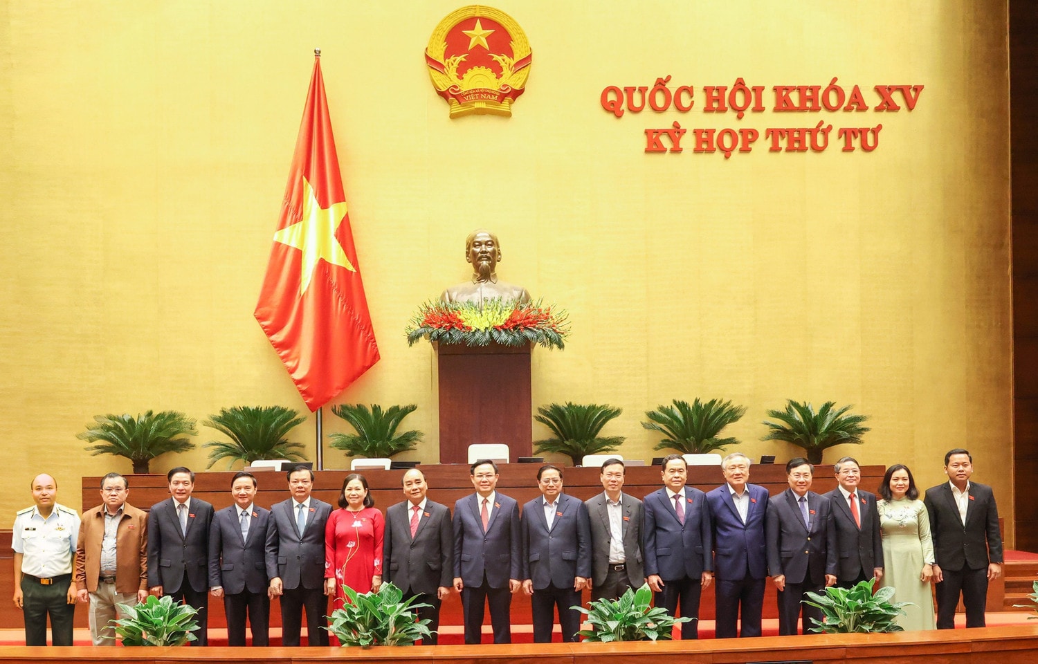 Cần cơ chế, chính sách đặc thù để giải quyết khó khăn của ngành y tế -0