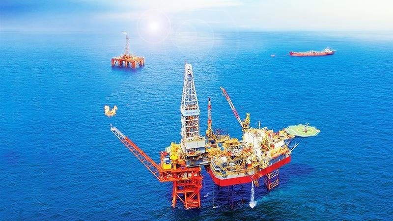 Khai thác dầu khí tại cụm mỏ Đại Hùng