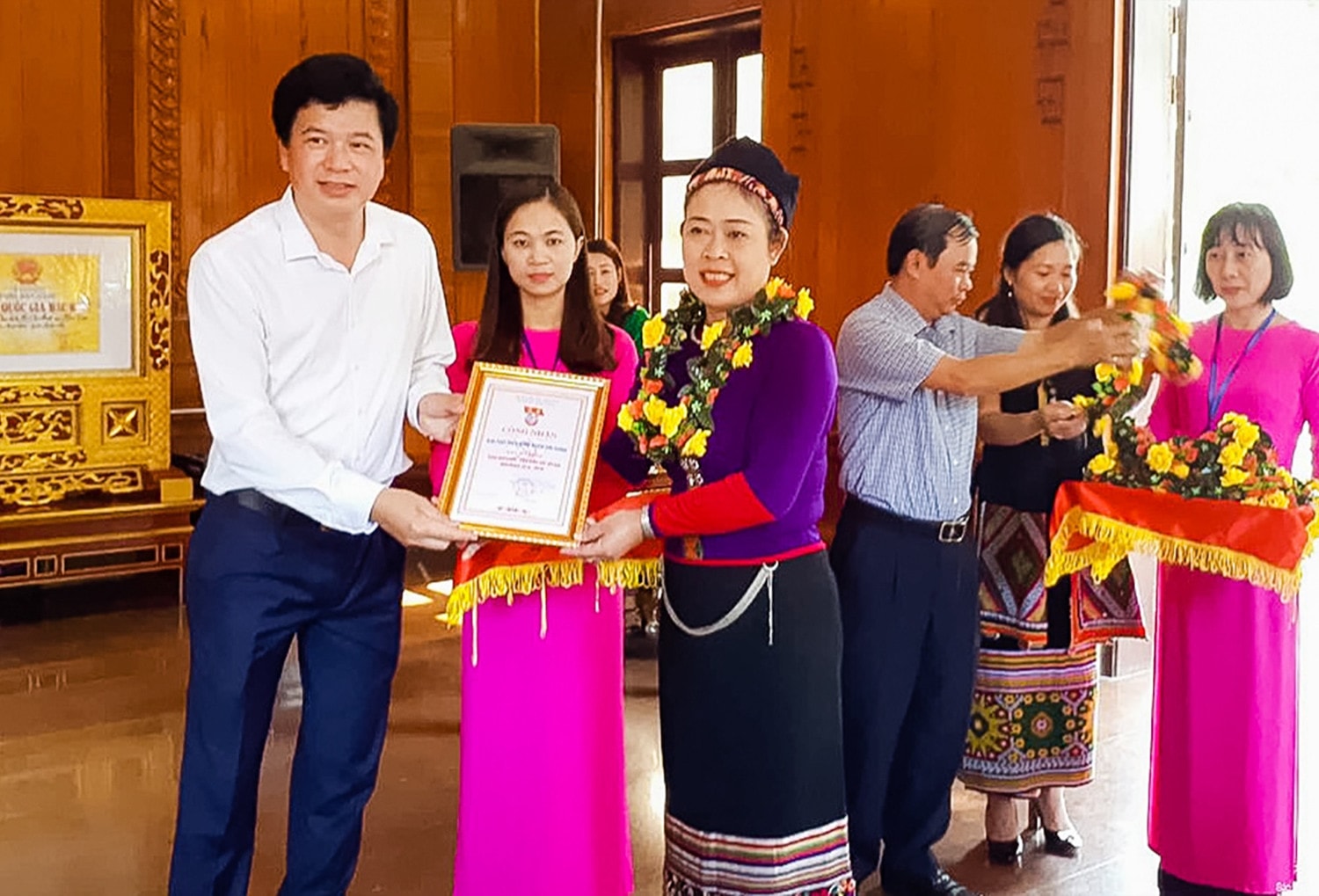 Gieo “hạt giống đỏ” dưới chân dãy Trường Sơn -0