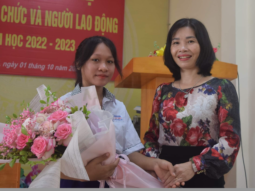 Nữ sinh người Rục đầu tiên bước chân vào giảng đường đại học -0