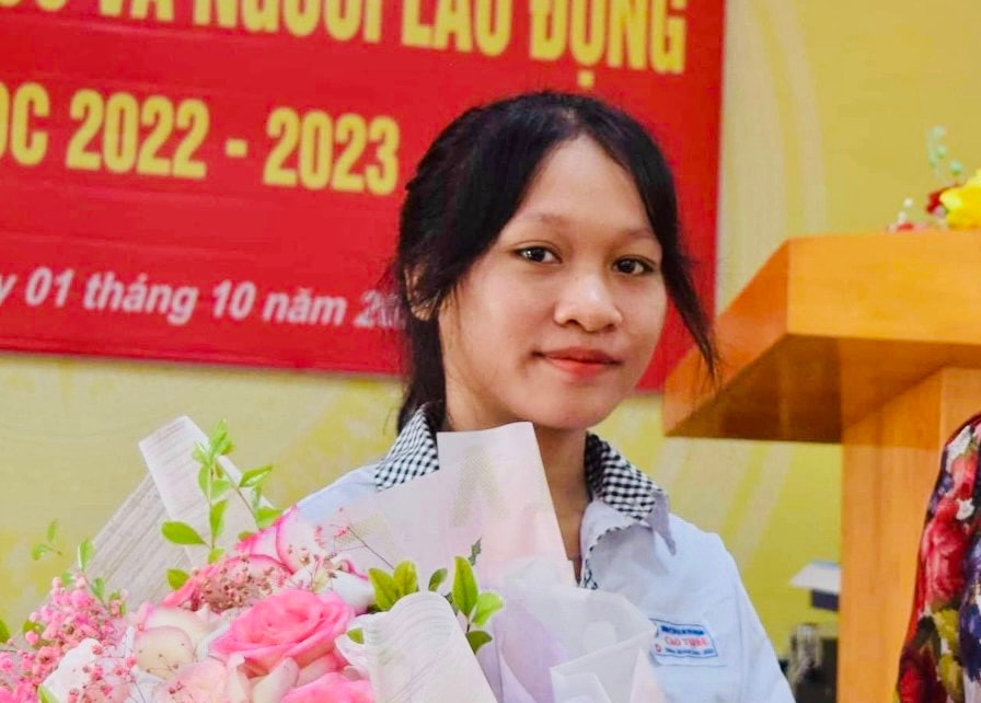 Nữ sinh người Rục đầu tiên bước chân vào giảng đường đại học -0