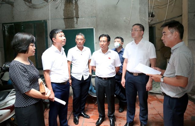 Đoàn giám sát Thường trực HĐND Thành phố Hà Nội về việc quản lý, sử dụng nhà, đất thuộc tài sản công làm việc tại Công ty TNHH MTV Quản lý và Phát triển nhà Hà Nội - Ảnh VGPGH
