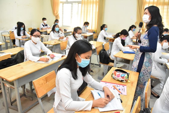 Vụ hiệu trưởng bị phụ huynh bắt quỳ: Cần bảo vệ giáo viên trước hành vi hung hăng! -0