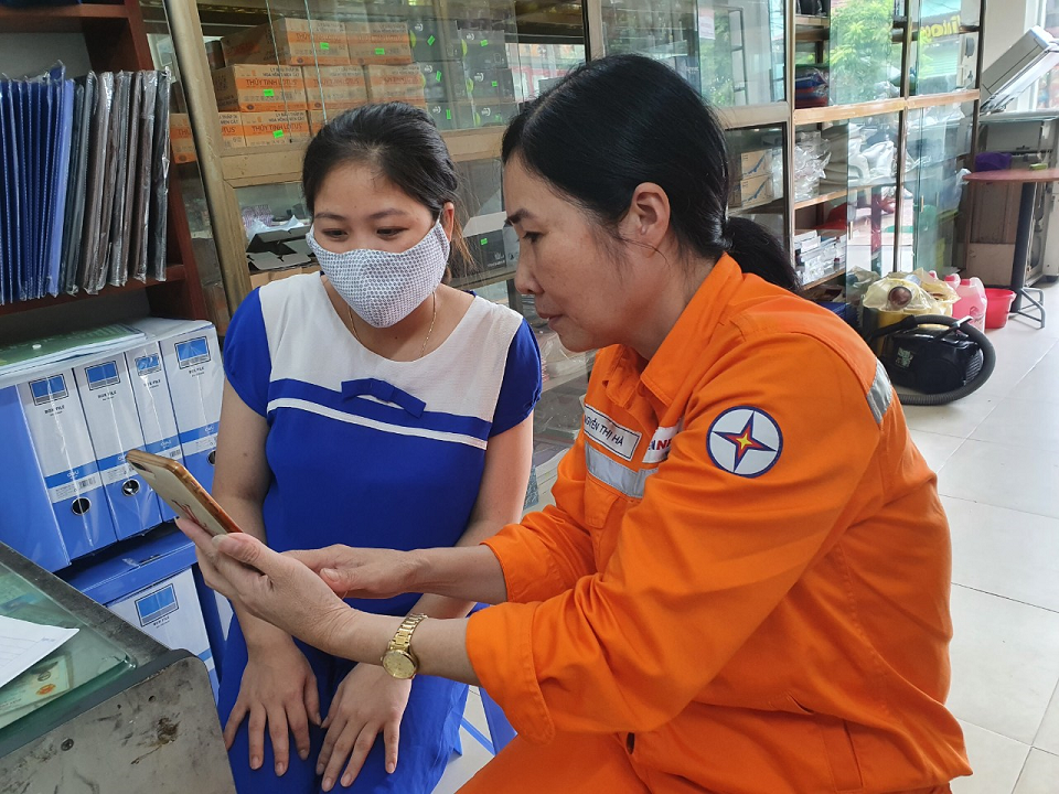 Điện lực Hòa Bình số hóa hoạt động kinh doanh và dịch vụ để nâng cao mức độ hài lòng của khách hàng