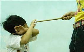 Giáo dục con bằng hình thức bạo lực, lăng mạ… là sự bế tắc của cha mẹ -0