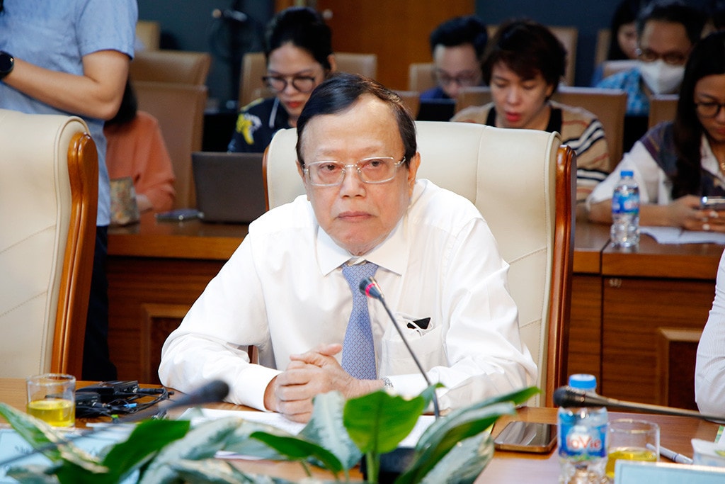 Thưa Nhà giáo ưu tú Ngô Trần Ái: Thực tế cho thấy, qua 3 năm thực hiện chương trình SGK mới, bộ SGK xã hội hoá đã đóng góp tích cực vào công cuộc đổi mới giáo dục. Vậy, tôn chỉ hoạt động và mục tiêu hướng tới của VIPEC là gì khi tham gia thị trường SGK? 