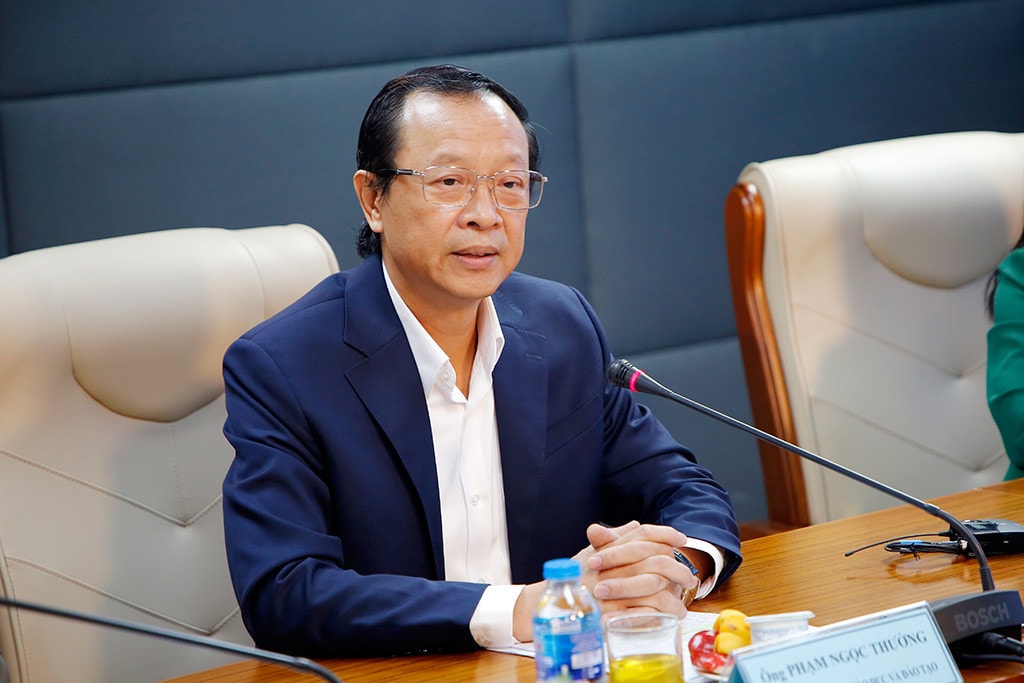 Xin hỏi ông Phạm Ngọc Thưởng, căn cứ nào để Bộ Giáo dục và Đào tạo đề nghị đưa giá sách vào danh mục mặt hàng được Nhà  nước định giá? Bộ có định mức kỹ thuật như thế nào để mọi người dân có thể tiếp cận SGK chất lượng tốt nhất với giá hợp lý nhất? 