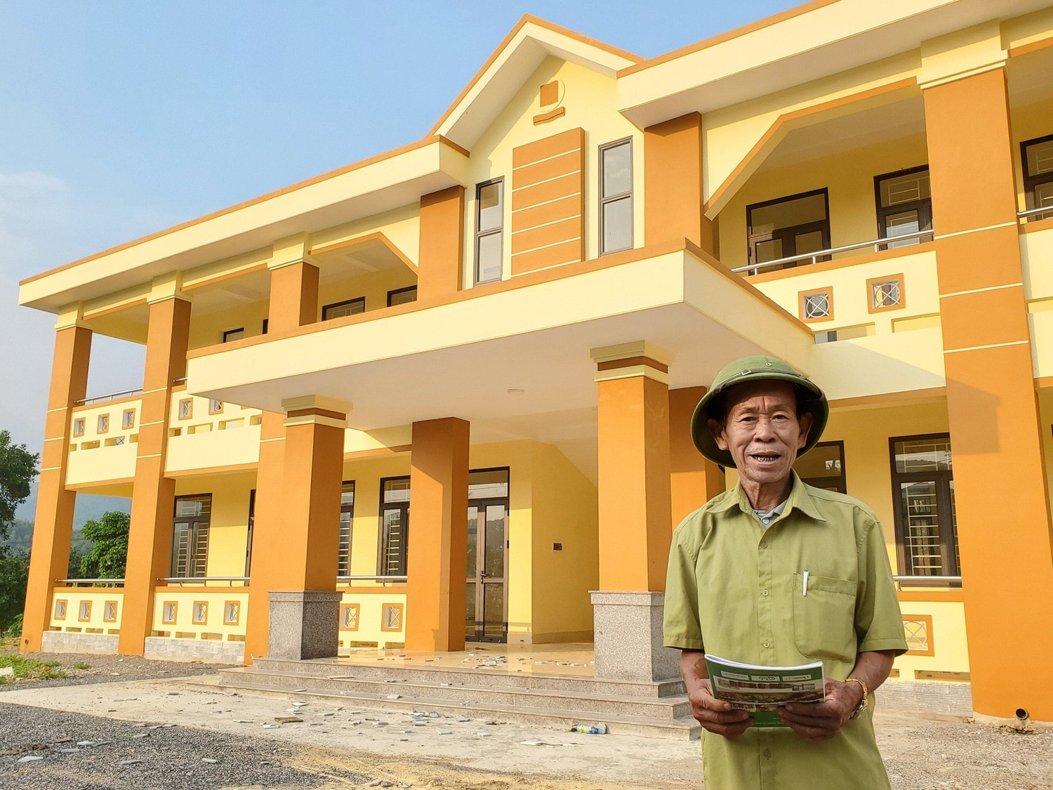 Trưởng bản hiến gần 2.000m2 đất để xây trường học -0