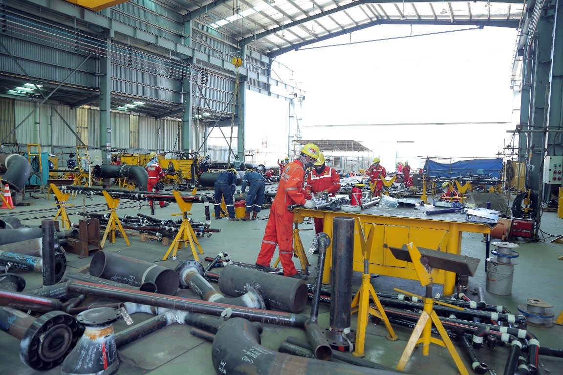 Người lao động tại cảng chế tạo của PTSC Petrovietnam về đích chỉ tiêu sản lượng khai thác dầu thô, nỗ lực cung ứng tối đa xăng dầu cho thị trường -0