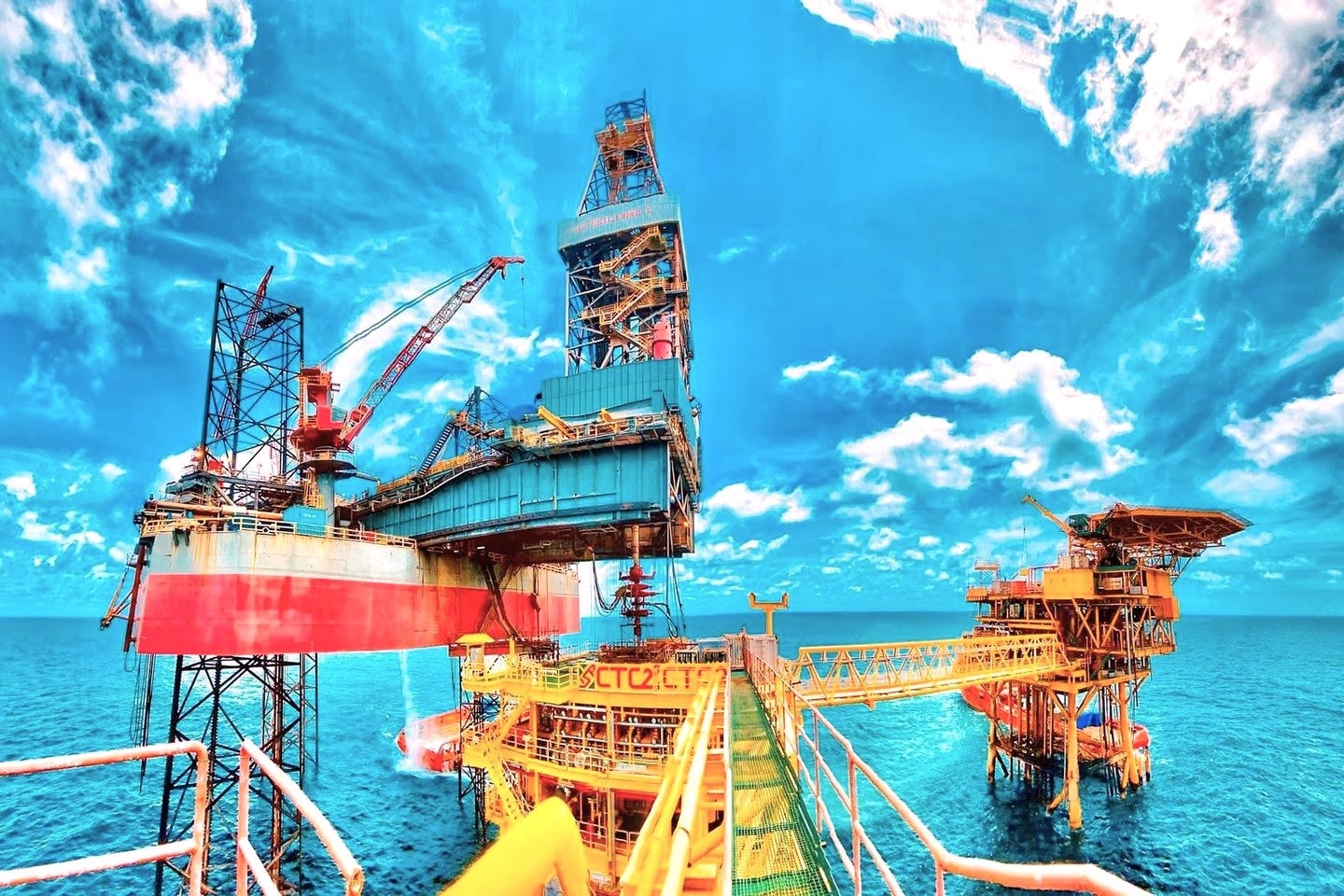 Petrovietnam về đích chỉ tiêu sản lượng khai thác dầu thô, nỗ lực cung ứng tối đa xăng dầu cho thị trường -0