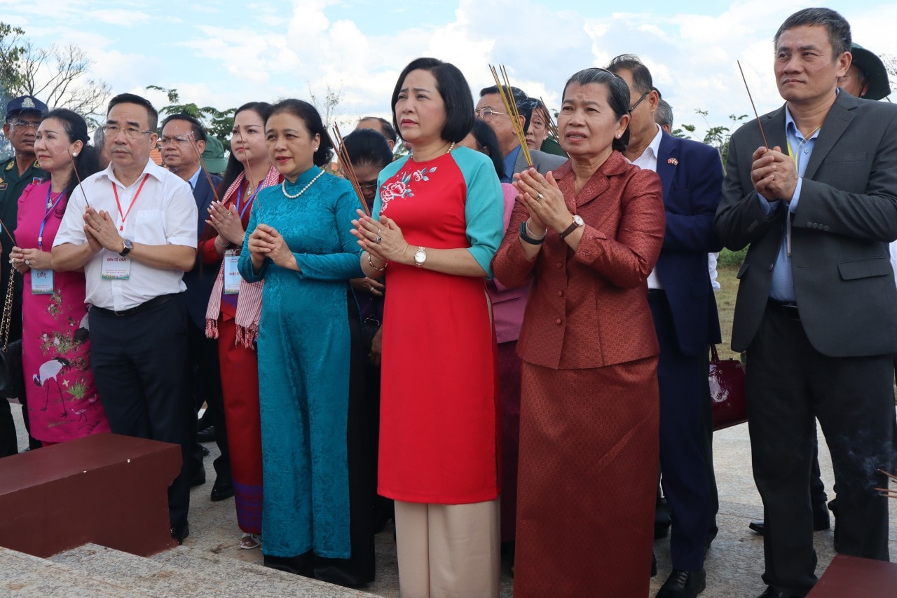 Thăm Cụm công trình lưu niệm hành trình cứu nước của Thủ tướng Hun Sen -0