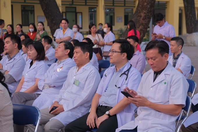 CLB Y Dược cựu học sinh THPT Nguyễn Thị Minh Khai tri ân các thầy cô