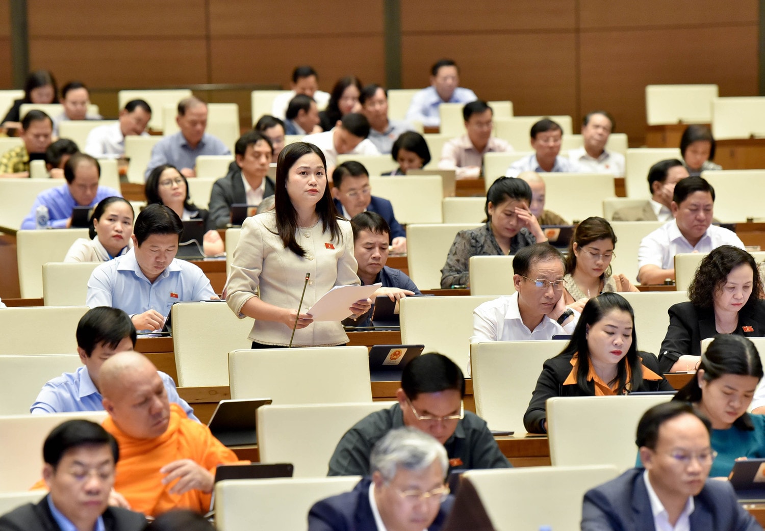 Đại biểu Quốc hội Phạm Thị Xuân (Thanh Hóa) phát biểu tại hội trường. Ảnh: Hồ Long Nêu cao tinh thần “không làm, không dám” tham nhũng -0