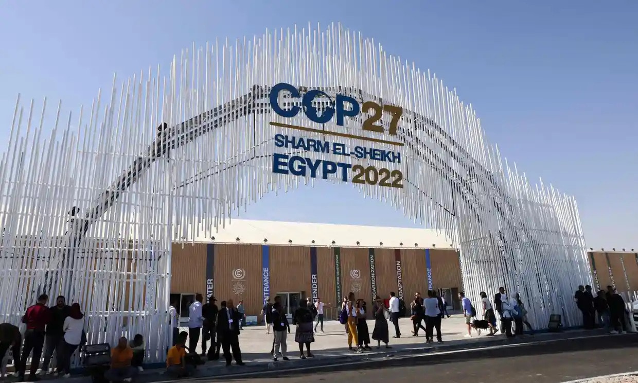 Cổng chính vào trung tâm hội nghị COP27 tại Ai Cập. Ảnh: AFP