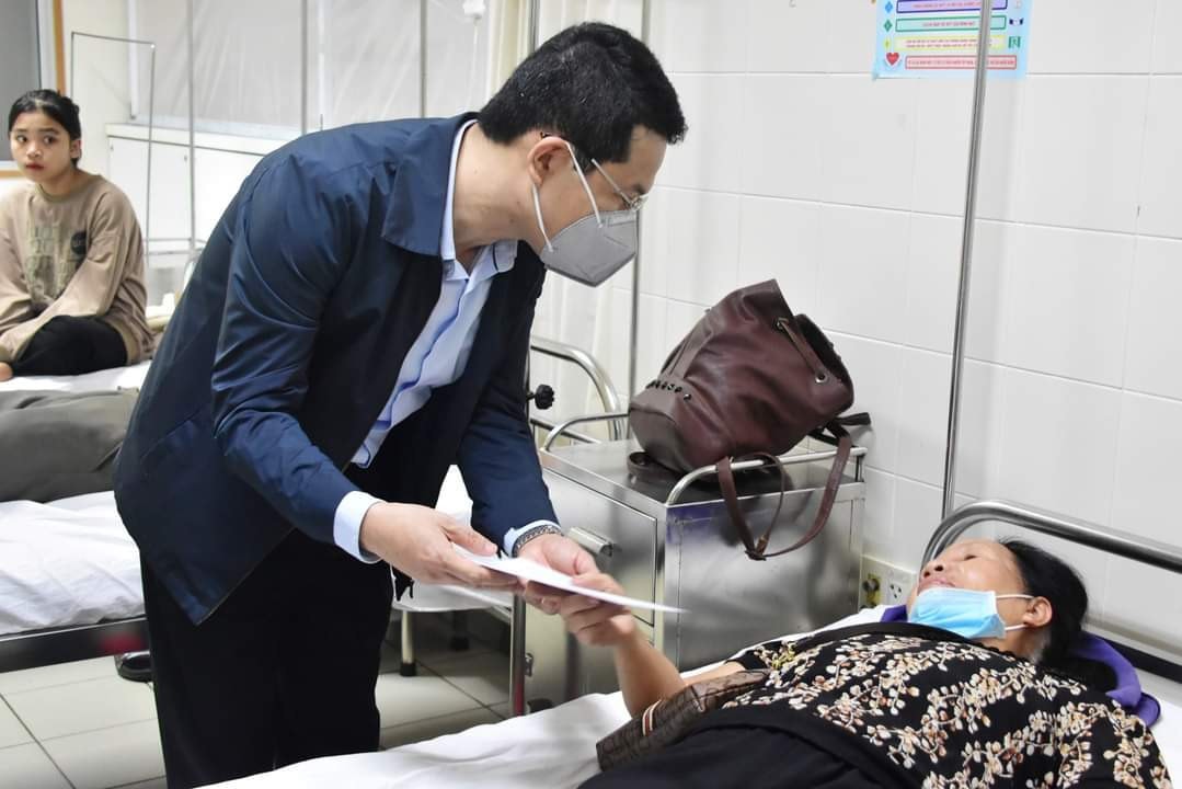Thừa Thiên Huế: Lãnh đạo tỉnh thăm hỏi nạn nhân trong vụ tai nạn nghiêm trọng khiến 2 người chết -0