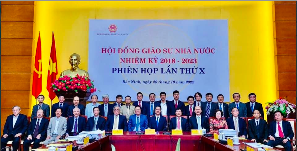 Các thành viên Hội đồng Giáo sư Nhà nước tại phiên họp lần thứ X