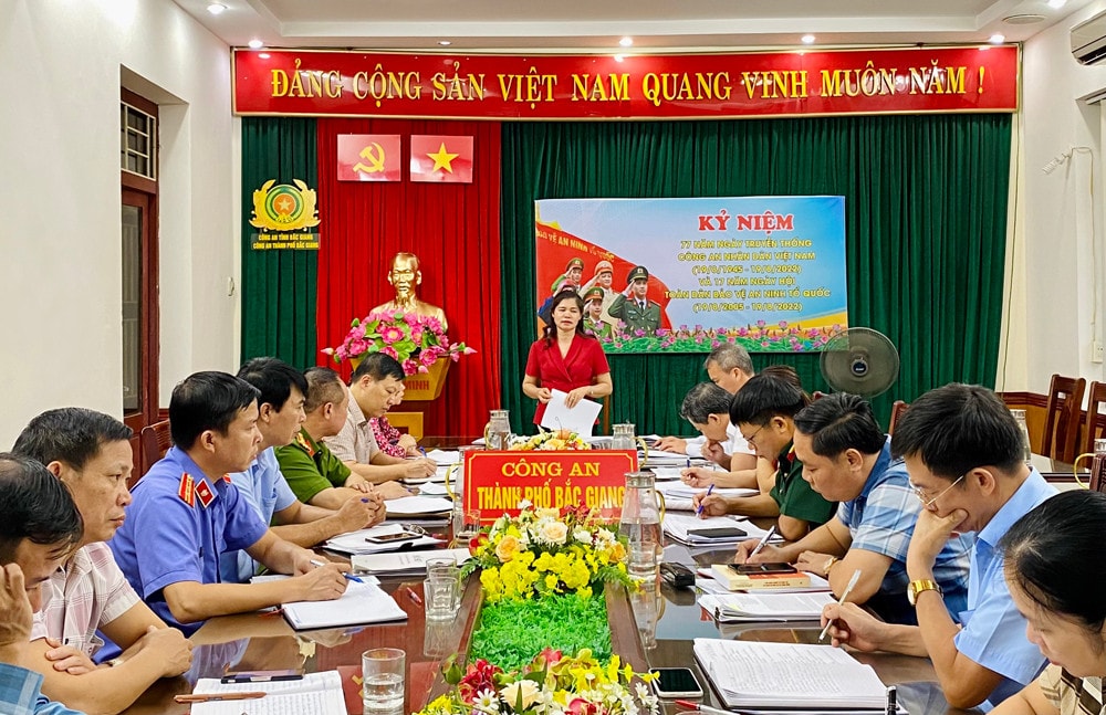 Đoàn giám sát HĐND tỉnh Bắc Giang giám sát việc chấp hành pháp luật trong công tác thi hành án hình sự giai đoạn 2020 - 2022 tại thành phố Bắc Giang - ẢNH HẰNG NGA