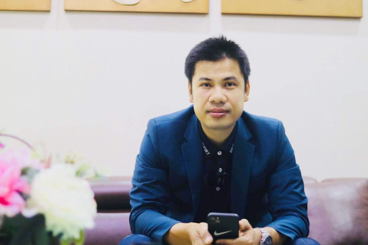 Bạch Văn Tín: Doanh nhân chuyên viết thơ lục bát -0