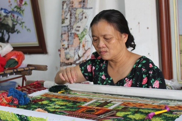 Nghệ nhân thêu Hoàng Thị Khương – Những kiệt tác tạo nên từ nghị lực phi thường -0