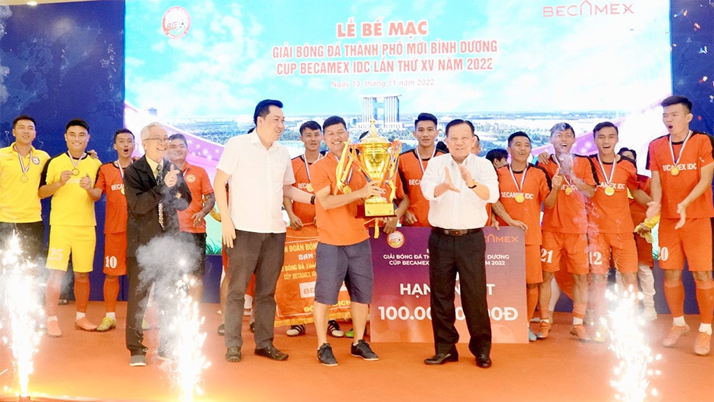 Bế mạc Giải bóng đá thành phố mới Bình Dương – Cúp Becamex IDC lần thứ 15 -1