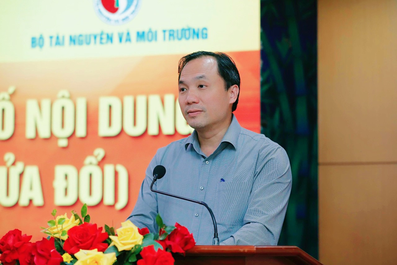 Ủy viên Trung ương Đảng, Bí thư Tỉnh ủy, Chủ tịch HĐND tỉnh, Trưởng Đoàn ĐBQH tỉnh Hà Tĩnh Hoàng Trung Dũng phát biểu Làm rõ phạm vi, điều kiện, tiêu chí thu hồi đất để phát triển kinh tế vì lợi ích quốc gia, công cộng -0