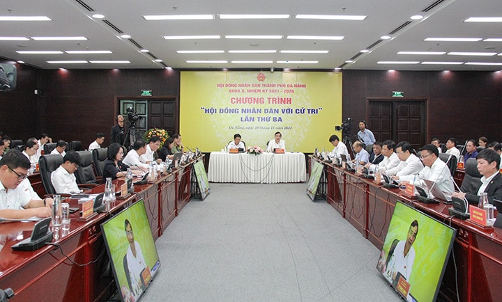 Quang cảnh chương trình HĐND với cử tri lần thứ Ba - ẢNH M. QUANG