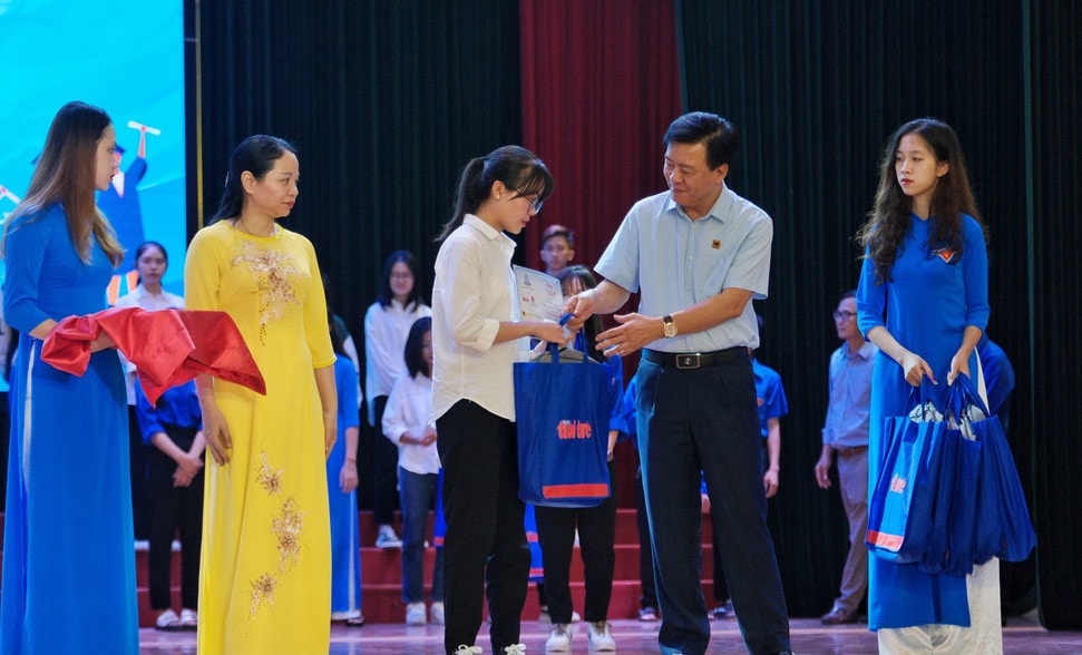 Công ty cổ phần phân bón Bình Điền tài trợ hơn 1 tỷ đồng cho Quỹ “Đồng hành cùng nhà nông” -0