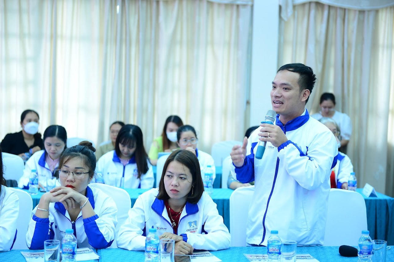 Các thầy, cô giáo là những tấm gương sáng -0
