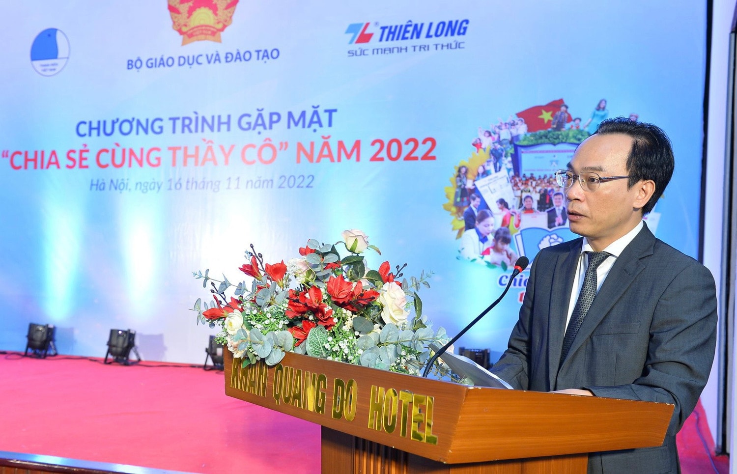 Các thầy, cô giáo là những tấm gương sáng -0