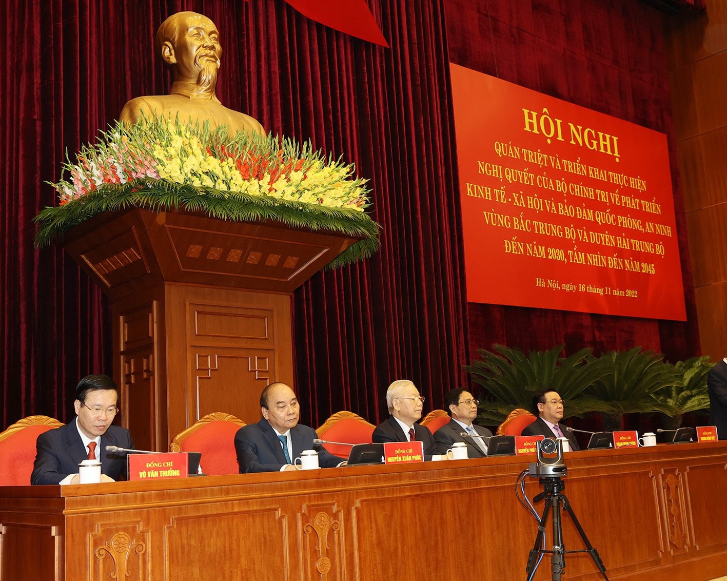 Hội nghị toàn quốc quán triệt Nghị quyết của Bộ Chính trị về phát triển Vùng Bắc Trung Bộ và Duyên hải Trung Bộ -0
