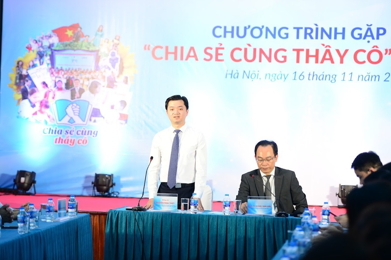 Các thầy, cô giáo là những tấm gương sáng -0