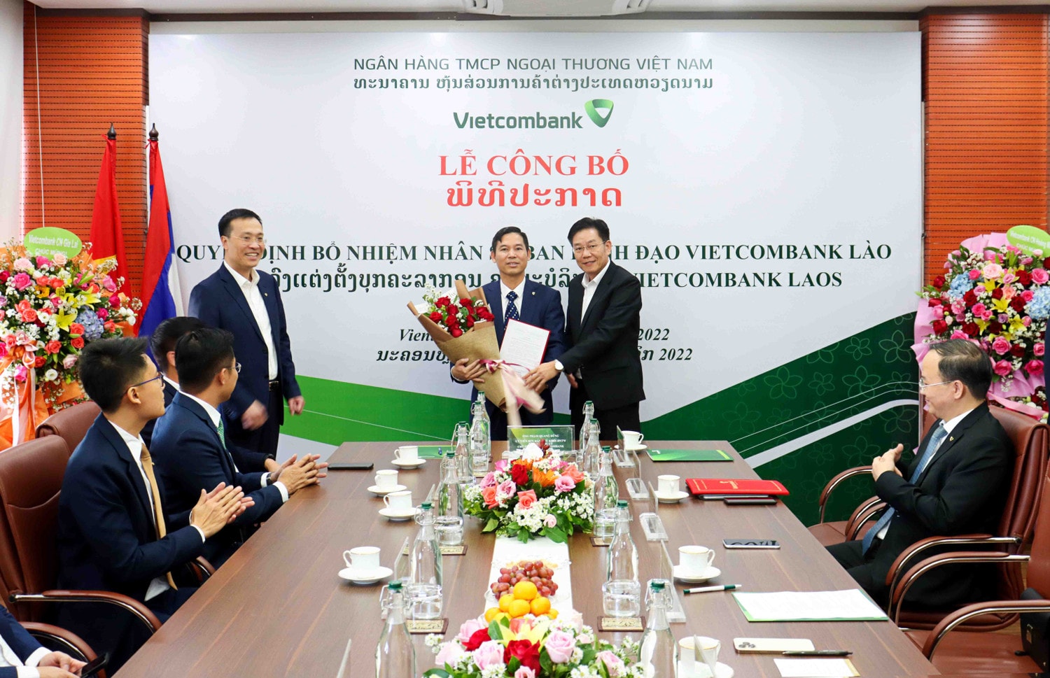 Lễ công bố quyết định về nhân sự Ban lãnh đạo Vietcombank Lào -0