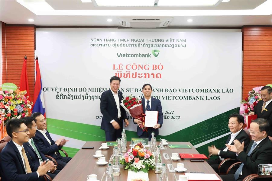 Lễ công bố quyết định về nhân sự Ban lãnh đạo Vietcombank Lào -0