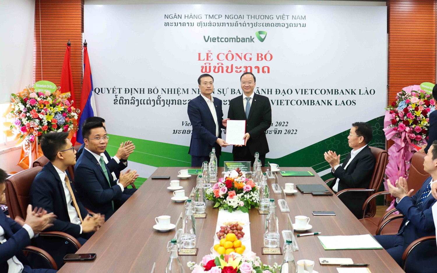 Lễ công bố quyết định về nhân sự Ban lãnh đạo Vietcombank Lào -0