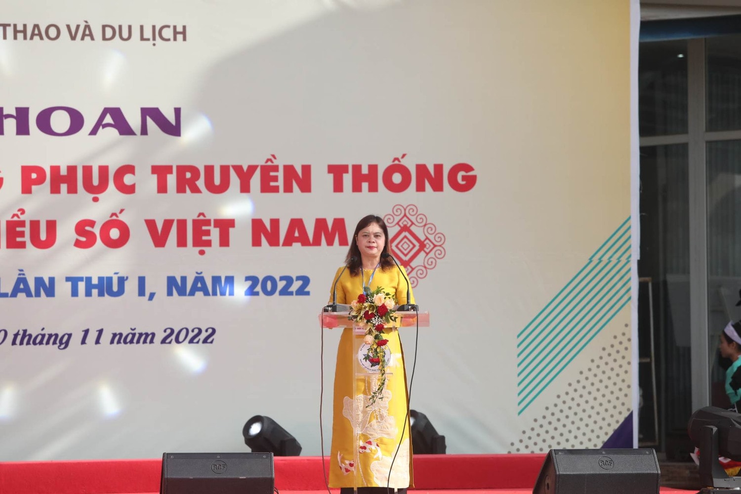 Sắc màu trang phục truyền thống các dân tộc thiểu số -0