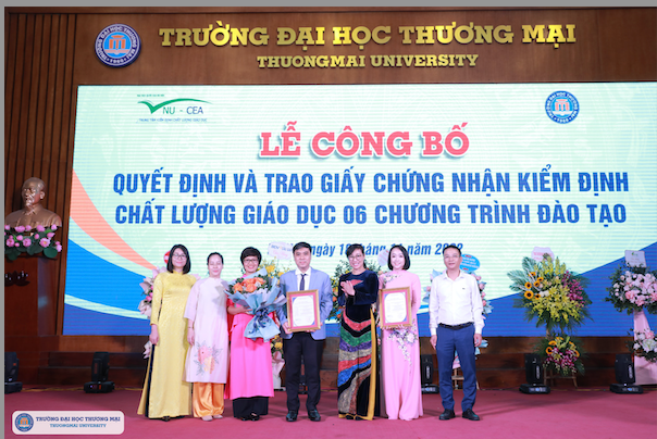 Trường ĐH Thương Mại nhận chứng nhận kiểm định chất lượng 6 chương trình đào tạo trong Lễ kỷ niệm ngày Nhà giáo Việt Nam -0