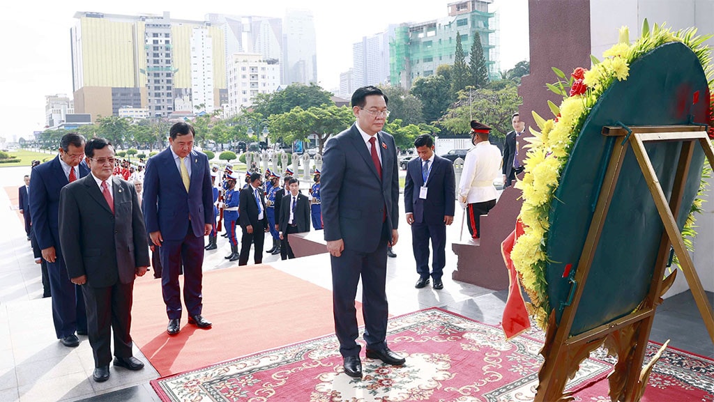 Một số hình ảnh các hoạt động đầu tiên của Chủ tịch Quốc hội Vương Đình Huệ tại Campuchia -6