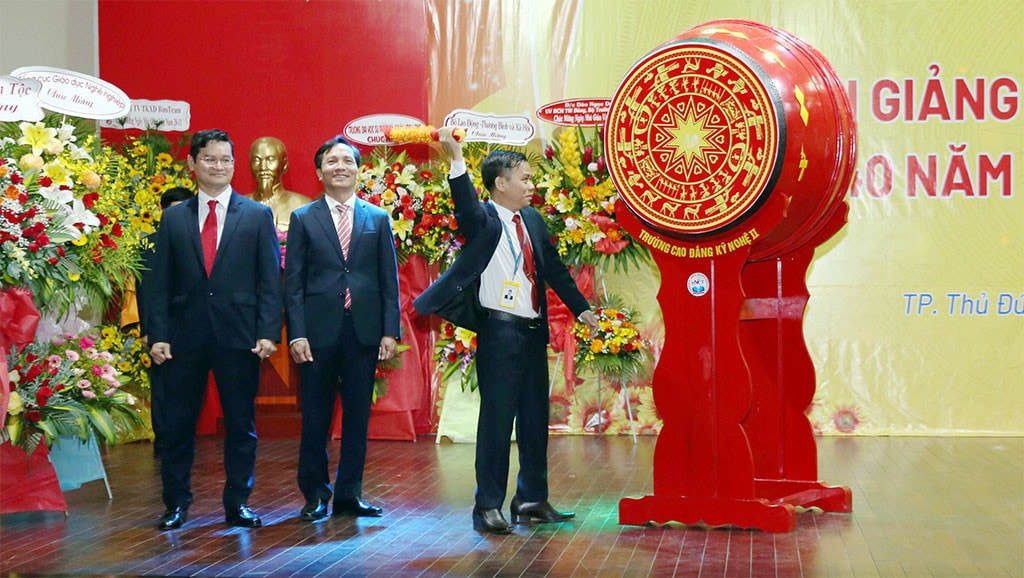 Trường Cao đẳng Kỹ nghệ II khai giảng năm học 2022-2023 và kỷ niệm ngày nhà giáo Việt Nam -5