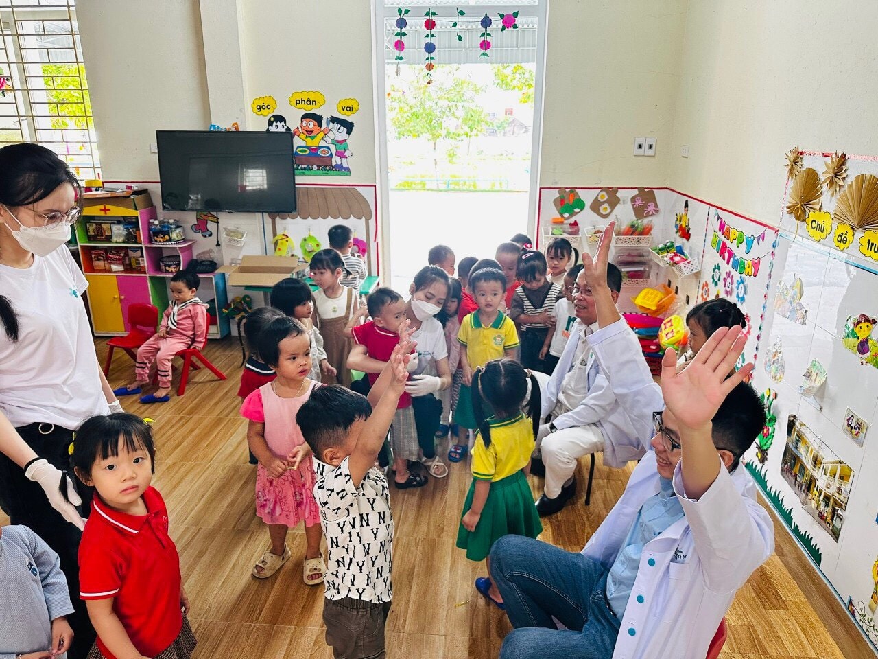 Xây dựng môi trường sống an toàn, thân thiện cho trẻ -0