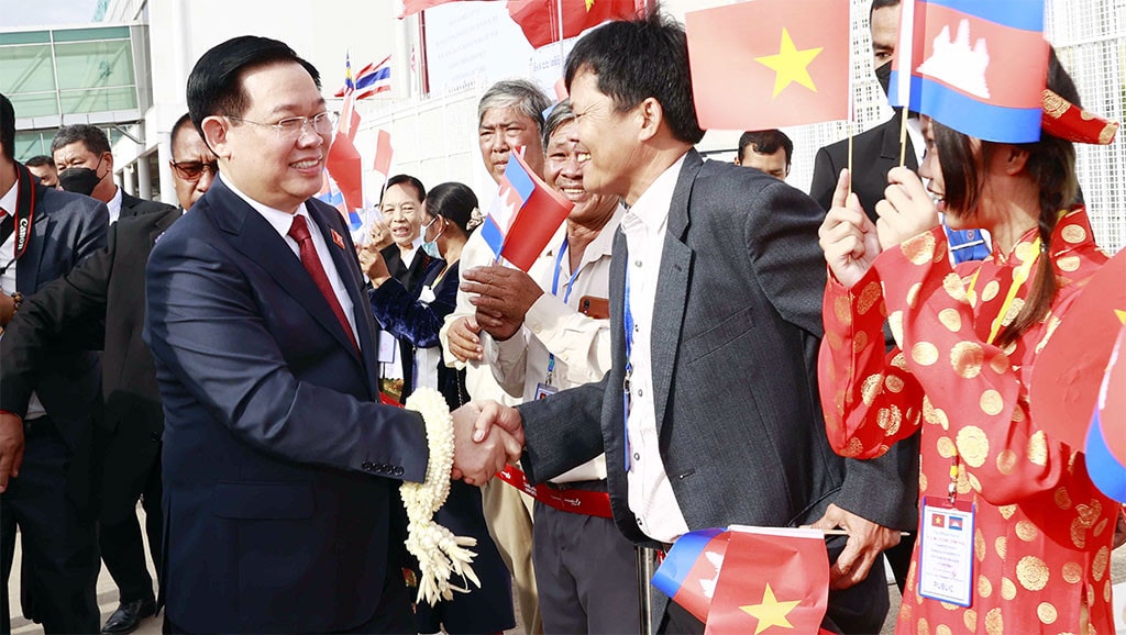 Chủ tịch Quốc hội Vương Đình Huệ đến Thủ đô Phnôm Pênh, bắt đầu thăm chính thức Vương quốc Campuchia và tham dự Đại hội đồng AIPA - 43 -6