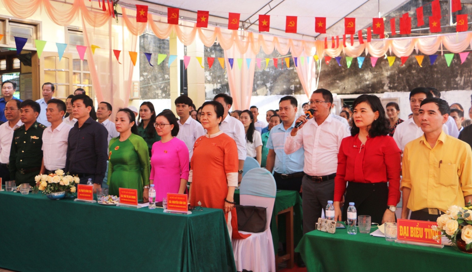 ĐBQH Nguyễn Vân Chi và Thái Thị An Chung TXCT và dự Ngày hội Đại đoàn kết tại phường Nghi Tân, thị xã Cửa Lò Bài 2: Ngược xuống miền xuôi, về miền biển… -0