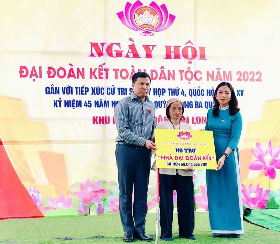 Trao hỗ trợ nhà Đại đoàn kết cho hộ bà Trần Thị Thanh (thôn Sơn Long, xã Quỳnh Lập, TX. Hoàng Mai) Bài 2: Ngược xuống miền xuôi, về miền biển… -1