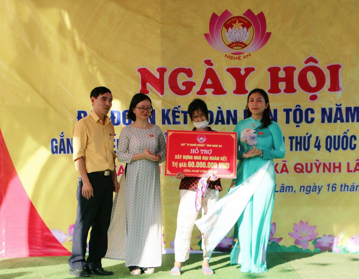 Trao tiền hỗ trợ xây dựng nhà "Đại đoàn kết" cho hộ khó khăn của thôn 2, xã Quỳnh Lâm Bài 2: Ngược xuống miền xuôi, về miền biển… -0