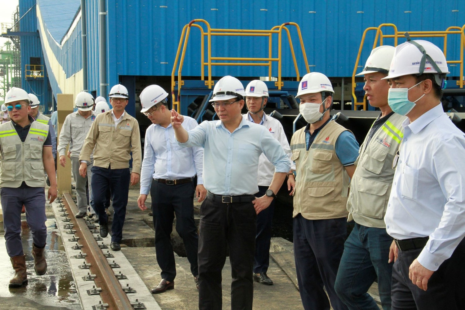 Tổng giám đốc Petrovietnam Lê Mạnh Hùng chỉ đạo khẩn trương chuẩn bị than cho công tác vận hành thử nghiệm nâng công suất toàn bộ NMNĐ Thái Bình 2. Ảnh 2 A Sơn