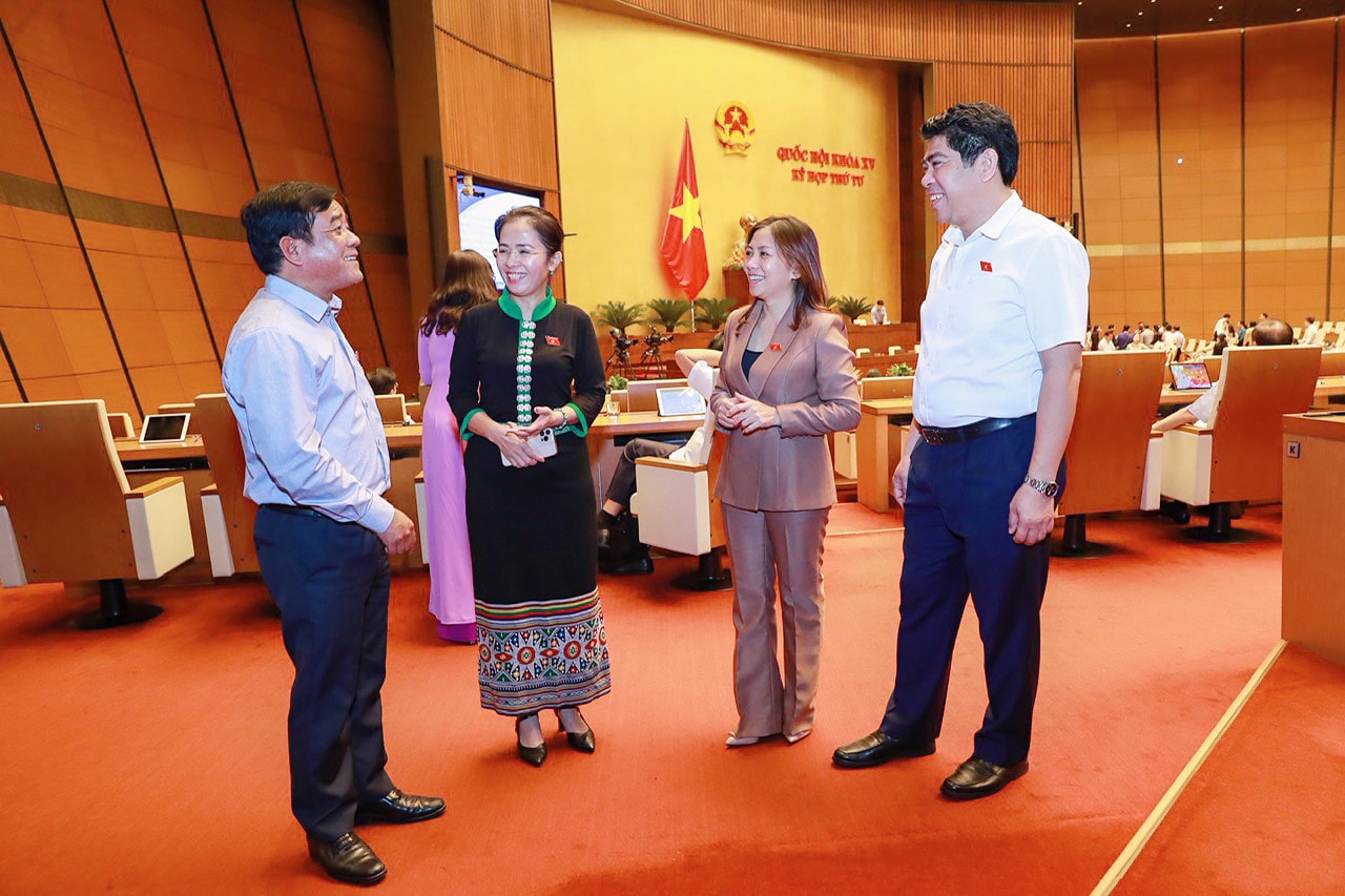 Các ĐBQH tỉnh Nghệ An trao đổi bên lề Kỳ họp thứ Tư, Quốc hội Khóa XV Bài cuối: Mang tiếng nói của cử tri đến nghị trường -1