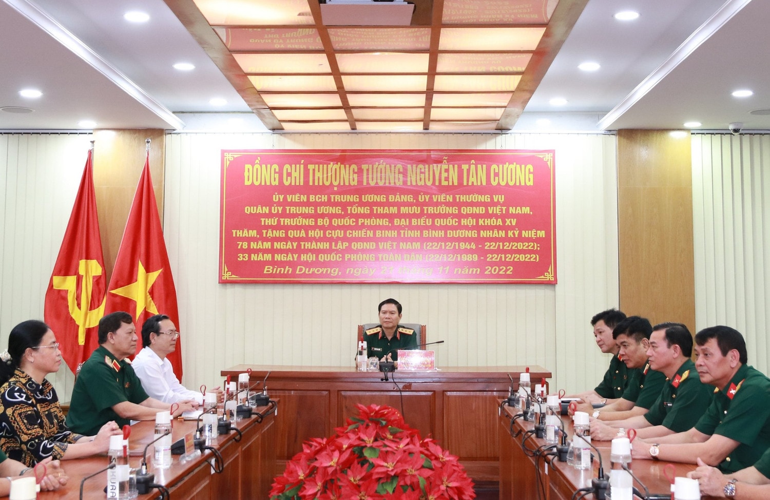 Thượng tướng Nguyễn Tân Cương thăm, tặng quà Hội cựu Chiến binh tỉnh Bình Dương -0