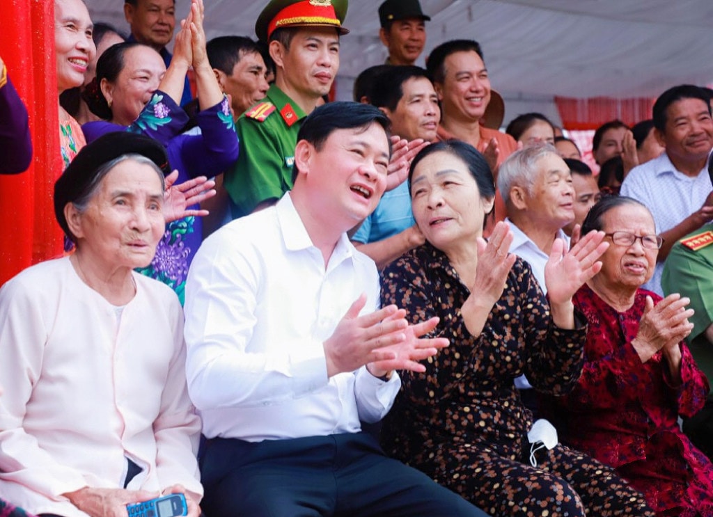 Ủy viên Trung ương Đảng, Bí thư Tỉnh ủy, Trưởng Đoàn ĐBQH tỉnh, Chủ tịch HĐND tỉnh Thái Thanh Quý chung vui với bà con nhân Ngày hội Đại đoàn kết toàn dân tộc Bài cuối: Mang tiếng nói của cử tri đến nghị trường -0