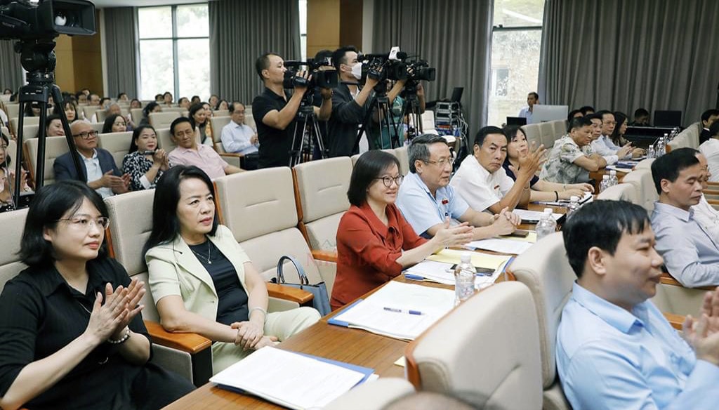 ĐBQH Thái Thị An Chung tham dự Hội thảo “Tham vấn ý kiến ĐBQH về một số nội dung quan trọng trong dự án Luật Đất đai (sửa đổi)” do Bộ Tài nguyên và Môi trường và Báo đại biểu Nhân dân phối hợp tổ chức Bài cuối: Mang tiếng nói của cử tri đến nghị trường -0