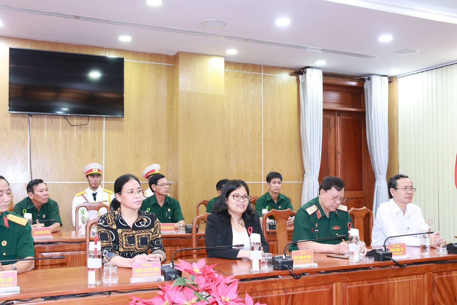 Thượng tướng Nguyễn Tân Cương thăm, tặng quà Hội cựu Chiến binh tỉnh Bình Dương -0