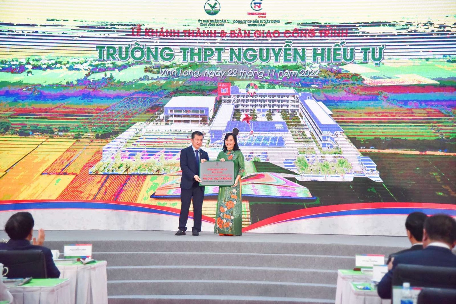 Thủ tướng Phạm Minh Chính dự Lễ khánh thành và bàn giao trường THPT Nguyễn Hiếu Tự -0